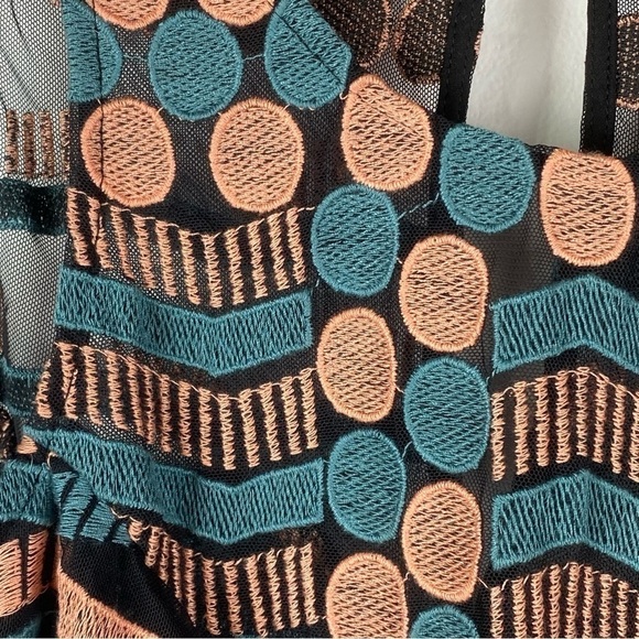 Anthropologie Akemi + Kin Kalila Sheer Pleated Embroidered Pattered Tank Size XS - Picture 6 of 12